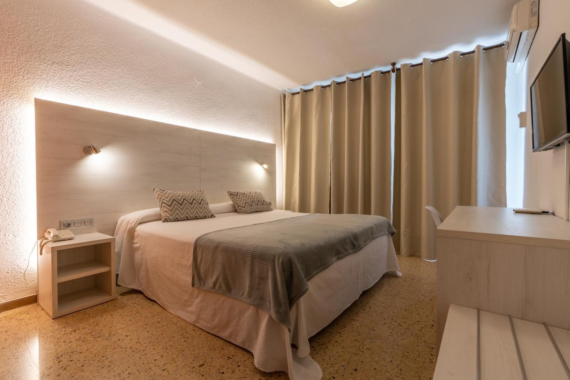 Hotel Ecoavenida Benicassim Bagian luar foto