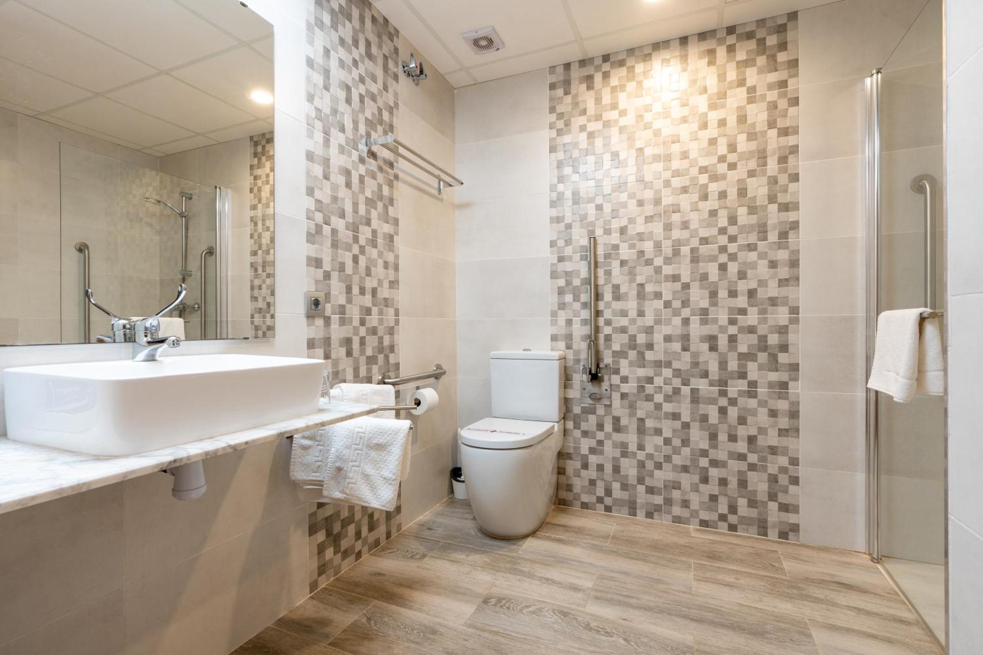 Hotel Ecoavenida Benicassim Bagian luar foto