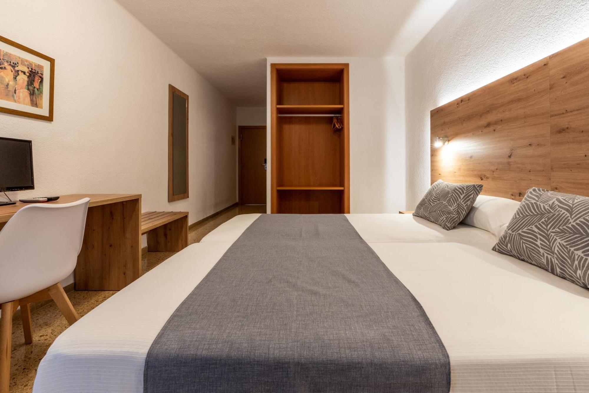 Hotel Ecoavenida Benicassim Bagian luar foto